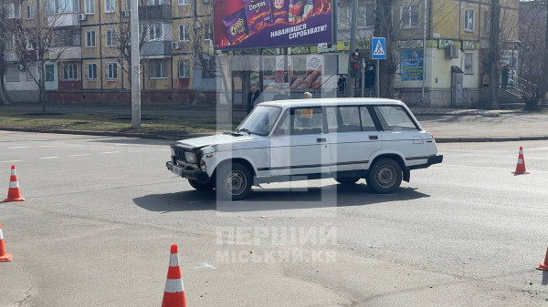 ДТП на перехресті Степана Бандери та Віталія Матусевича: Жигулі протаранив Toyota4