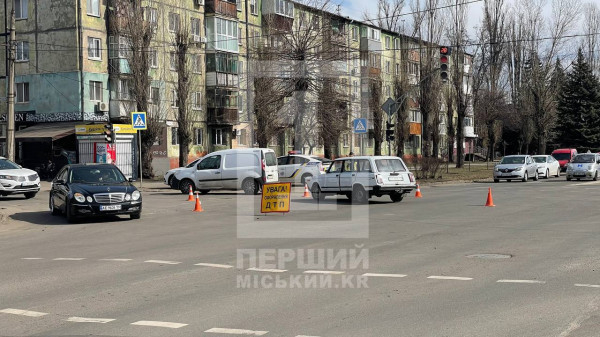 ДТП на перехресті Степана Бандери та Віталія Матусевича: Жигулі протаранив Toyota2