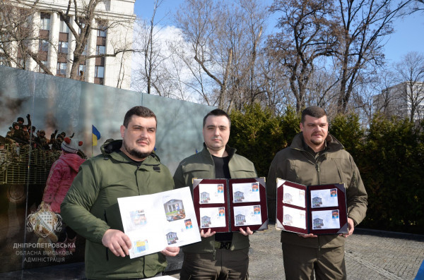 На Дніпропетровщині презентували нову поштову марку «Місто Героїв. Маріуполь»2