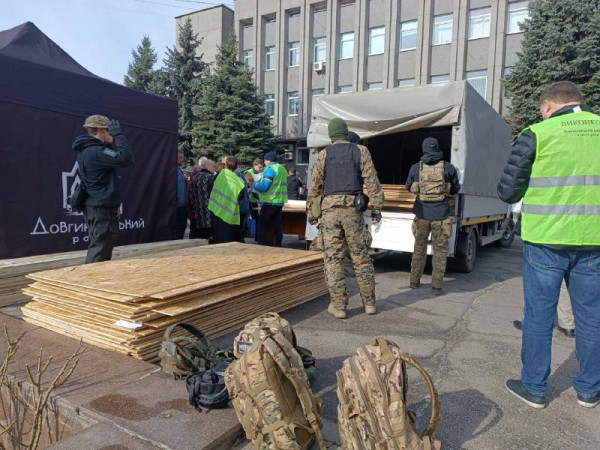 На місці прильоту двох ворожих ракет у Кривому Розі розгорнуто штаб допомоги постраждалим мешканцям2