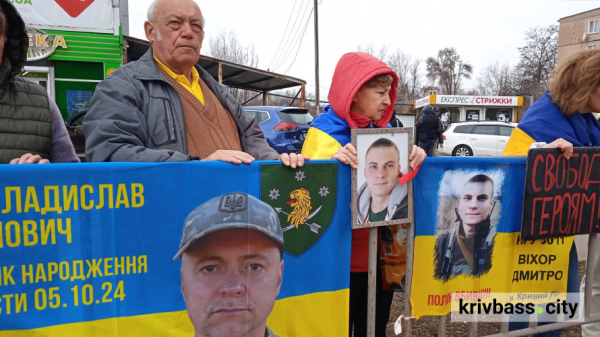 Не мовчи! Полон вбиває!: криворіжці провели акцію на підтримку українських військовополонених11