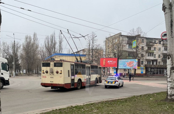 Неподалік автовокзалу сталася ДТП. Фольксваген зачепив боком тролейбус0