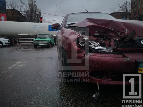 Одразу дві ДТП у Центрально-Міському районі: таксі зіткнулося з Tesla, а «Жигулі» - з Daewoo11