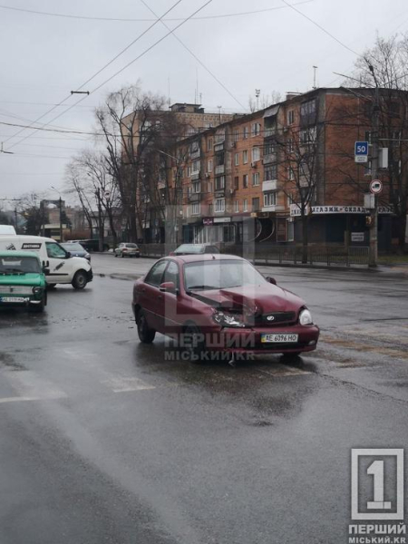 Одразу дві ДТП у Центрально-Міському районі: таксі зіткнулося з Tesla, а «Жигулі» - з Daewoo8