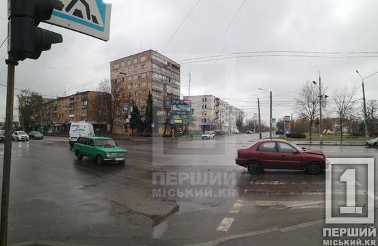 Одразу дві ДТП у Центрально-Міському районі: таксі зіткнулося з Tesla, а «Жигулі» - з Daewoo5