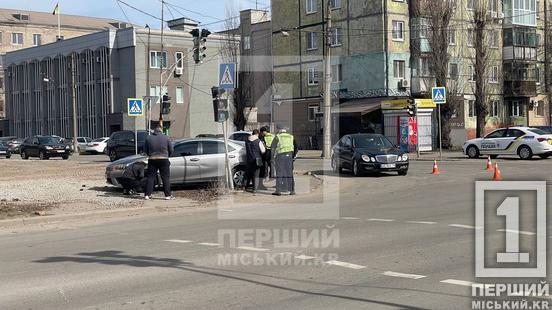 Спроба «проскочити» обернулася вм'ятинами: на перехресті вул. Віталія Матусевича та Степана Бандери – ДТП із Toyota й ВАЗом4