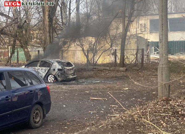 Уламками ракети підпалило легковик в Кривому Розі