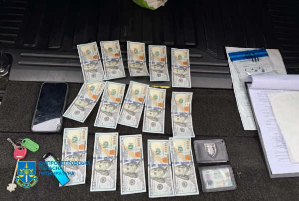 На Дніпропетровщині судитимуть поліцейського за отримання хабарів і сприяння ухиленню від мобілізації0