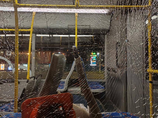 У Кривому Розі невідомі поцілили з пістолету по автобусу0