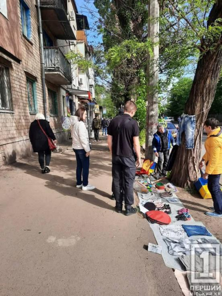 Знову торгували з рук:  у Покровському районі проінспектували прилеглу до ринку територію1