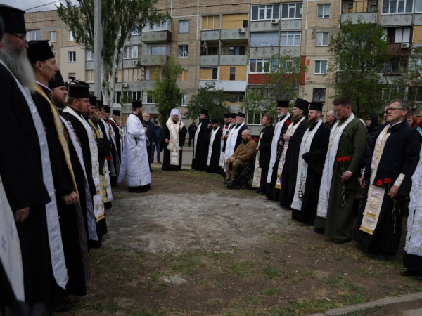 40 днів з дня трагедії:  у Кривому Розі пройшла панахида за загиблими від  російської ракетної атаки по дитячому майданчику6