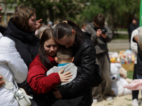 40 днів з дня трагедії:  у Кривому Розі пройшла панахида за загиблими від  російської ракетної атаки по дитячому майданчику0