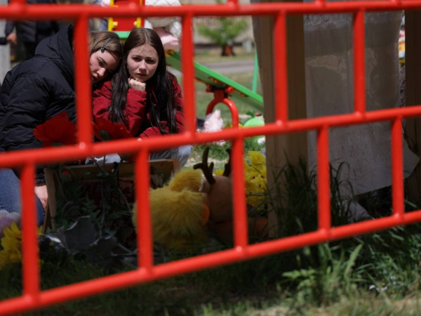 40 днів з дня трагедії:  у Кривому Розі пройшла панахида за загиблими від  російської ракетної атаки по дитячому майданчику4