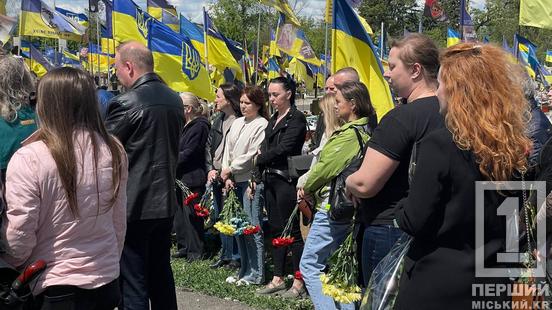 Батько двох дітей, талановитий інженер та вправний оператор-розвідник: провели останньою дорогою криворіжця Андрія Лаврушка2