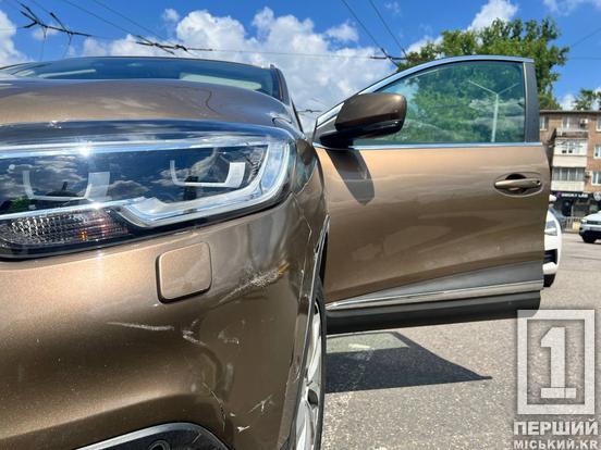 Будьте уважні на кільці: на 95-ому кварталі притерлися Chevrolet та Renault2