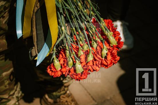 «Це був дуже відповідальний, добрий чоловік, який дуже турбувався за людей. Я ним, чесно, пишаюся»: криворіжці простилися з полеглим на сході Олександром Трєпухаловим5