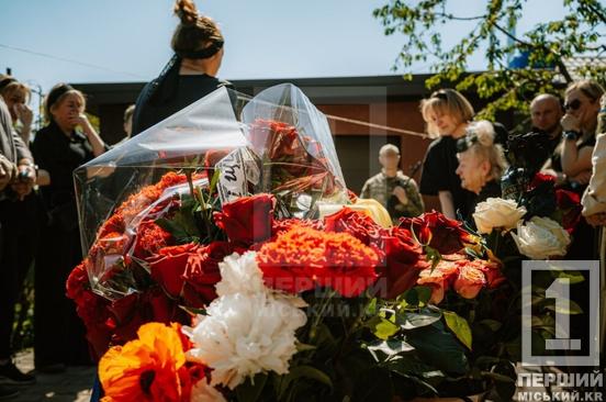 «Це був дуже відповідальний, добрий чоловік, який дуже турбувався за людей. Я ним, чесно, пишаюся»: криворіжці простилися з полеглим на сході Олександром Трєпухаловим7