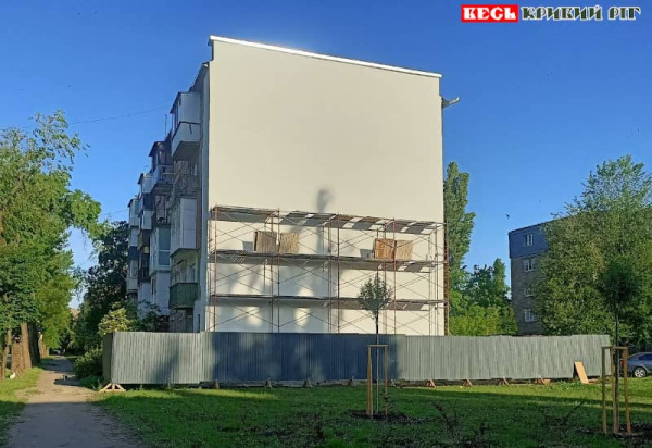 Будинок на вул. Героїв АТО 2 роки чекав ремонтували після ракетного удару по Кривому Рогу