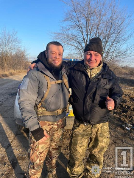 «Цілодобово - на зв’язку і готовий допомагати»: історія поліцейського з Кривого Рогу Максима Єлісєєва, який зараз допомагає мешканцям громади на Львівщині4