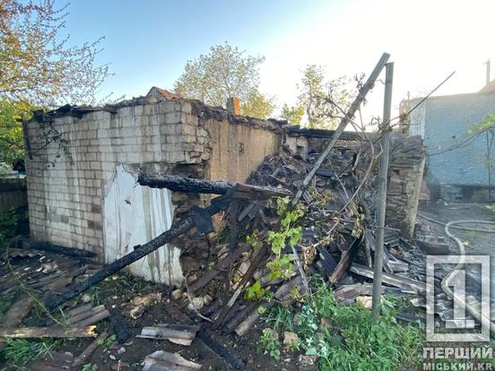 Даху як і не було: на Матрьонівці вирувала пожежа у літній кухні1