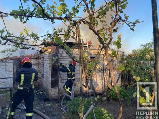Даху як і не було: на Матрьонівці вирувала пожежа у літній кухні2