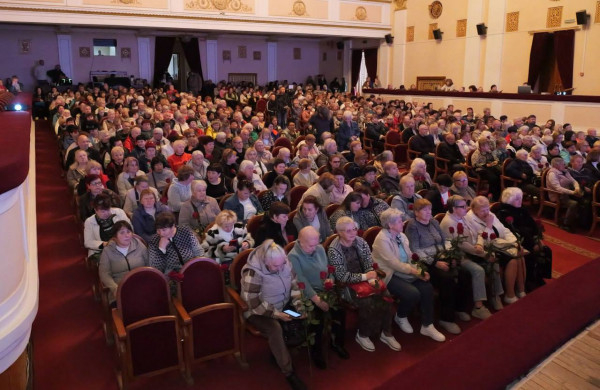 День Матері у Кривому Розі: слова вдячності, концерт для матерів Героїв і глибока повага від усього міста0