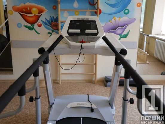 Для повноцінного одужання пацієнтів у Кривому Розі на базі закладів охорони здоров’я створені реабілітаційні відділення, які облаштовуються сучасним обладнанням2