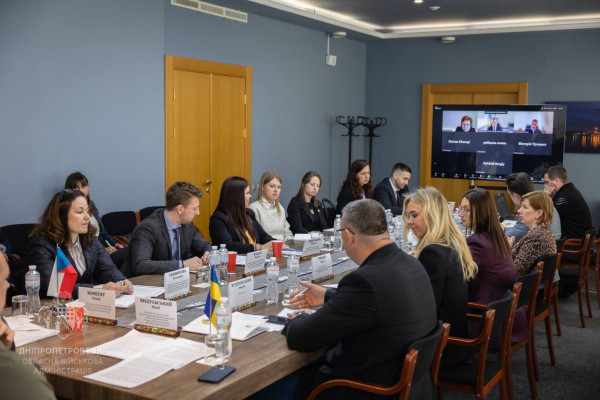 Дніпропетровщина прийняла установче засідання Постійної робочої групи у сфері відбудови області2