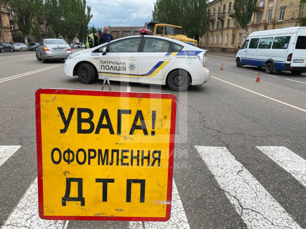 ДТП у Кривому Розі: вантажівка не розминулась із ВАЗом0
