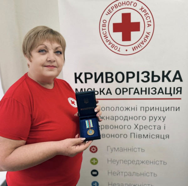 Голова Криворізького Червоного Хреста Марина Матірка отримала почесну нагороду0