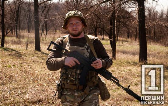 Кілька тижнів вмовляв, аби його взяли у військову частину: історія захисника Артема Овдієнка з КЗРК