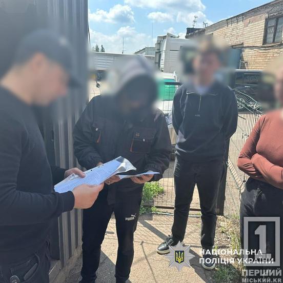 Контрафакт «гуляв» Дніпропетровщиною та сусідніми областями: у Кривому Розі викрили виробників нелегального пального2