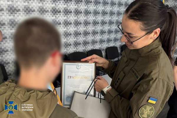 Криворізькі підлітки не піддалися на провокації ворога: повідомили СБУ про спроби окупантів завербувати їх 2