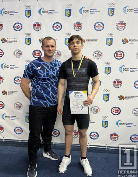 Майже півтора десятка відзнак та бронза у командному заліку: криворізькі важкоатлети довели свою силу на всеукраїнському рівні6