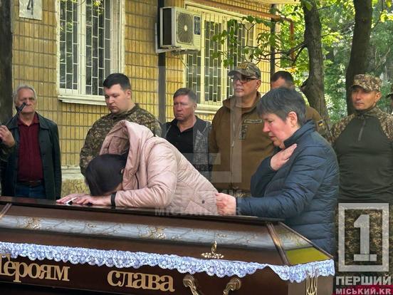 Мав талант стрільця та був завжди порчу із побратимами : в останню земну дорогу провели криворіжця Святослава Шаповала6