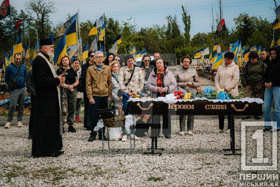 Мріяв про закінчення війни і стійко тримався до останнього: у Кривому Розі попрощалися з оборонцем Михайлом Скрицьким9