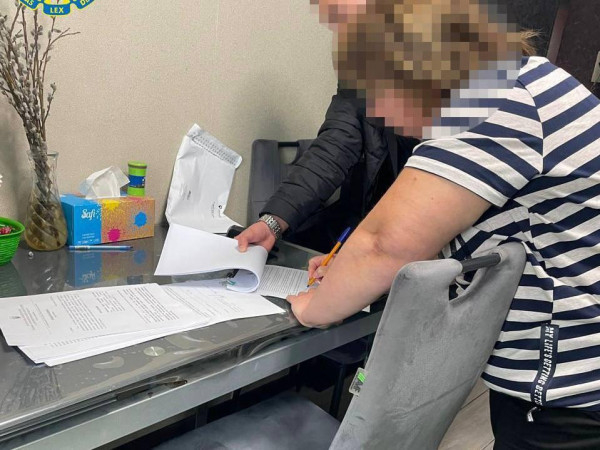На Дніпропетровщині голова ВЛК та її колеги видавали «ухилянтам» фіктивні довідки з діагнозом ВІЛ-інфіковані1