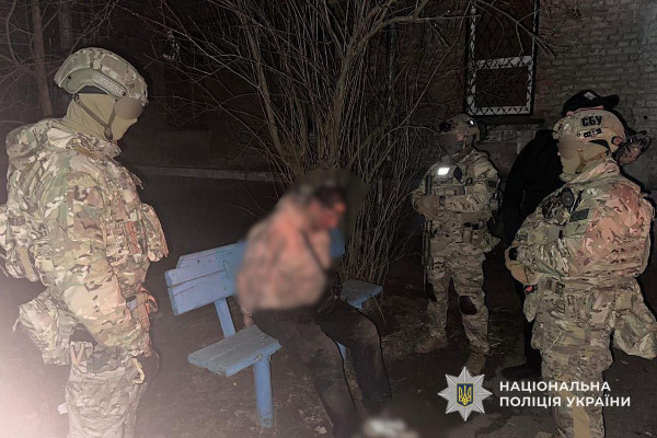 На Дніпропетровщині перекрили канал збуту вогнепальної зброї армійського зразка3