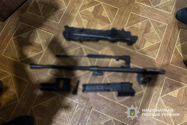 На Дніпропетровщині перекрили канал збуту вогнепальної зброї армійського зразка2