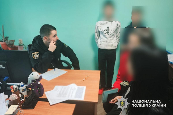На Дніпропетровщині підлітки влаштували  небезпечні «розваги» на електропотязі1