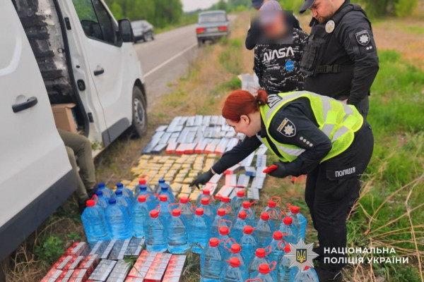 На Дніпропетровщині правоохоронці зупинили автівку з підакцизним товаром на суму 200 тисяч гривень0