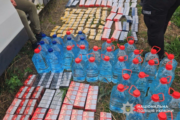 На Дніпропетровщині правоохоронці зупинили автівку з підакцизним товаром на суму 200 тисяч гривень1