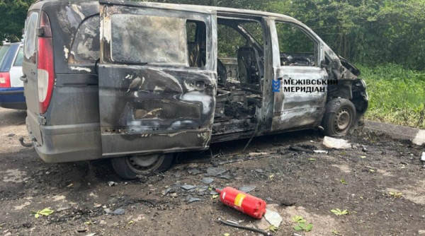 На Дніпропетровщині росіяни атакували волонтерську автівку, якою евакуювали цивільних, є поранені2