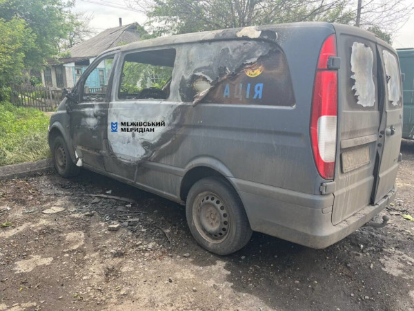 На Дніпропетровщині росіяни атакували волонтерську автівку, якою евакуювали цивільних, є поранені3