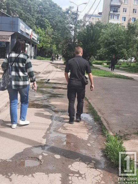 На «прилавках» були молоко та яйця: на криворізькому «бродвеї» викрили факти стихійної торгівлі1