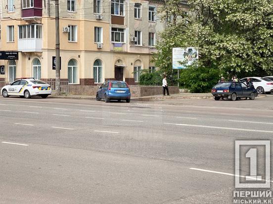 На Ставках зіткнулися Ford та «Дев'ятка»: рух тролейбусів відновили1
