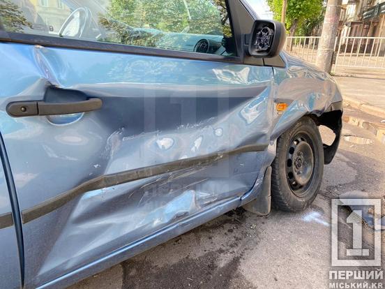 На Ставках зіткнулися Ford та «Дев'ятка»: рух тролейбусів відновили3