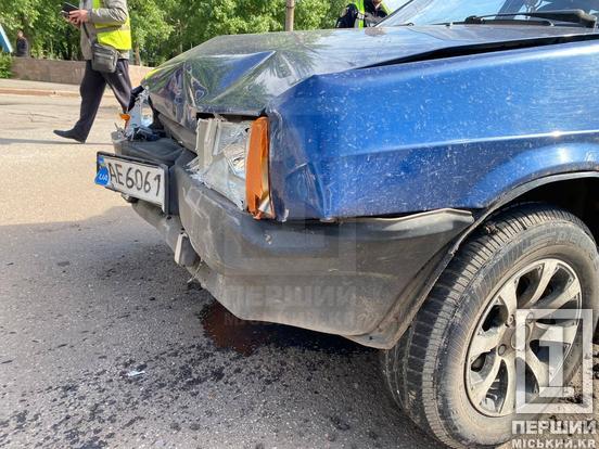 На Ставках зіткнулися Ford та «Дев'ятка»: рух тролейбусів відновили7