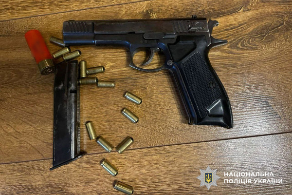 Нацполіція ліквідувала міжрегіональну злочинну групу, яка організовувала втечу військових за кордон з військових частин9