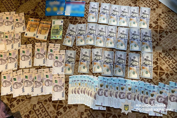 Нацполіція ліквідувала міжрегіональну злочинну групу, яка організовувала втечу військових за кордон з військових частин5